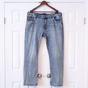 Men’s Silver Jeans Co. Light Wash Straight Leg Size 42 x 32